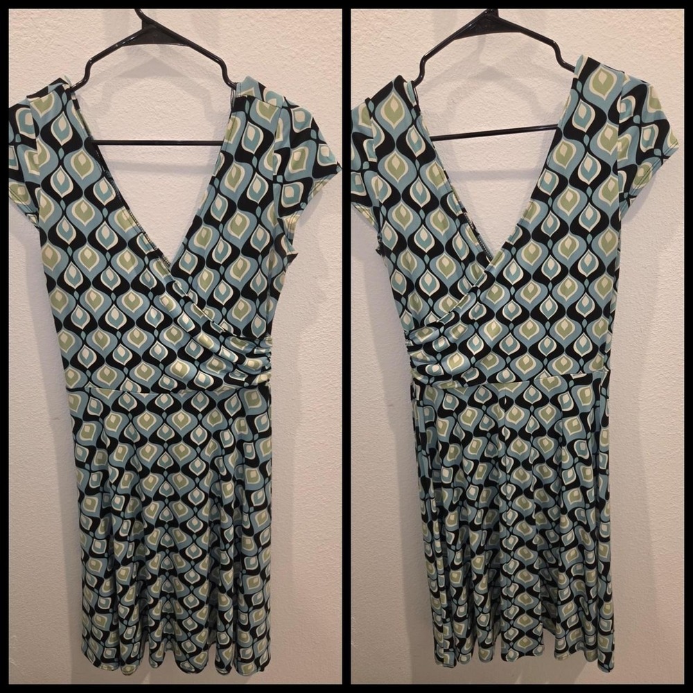 Dressbarn Womens Blue Black Geometric Wrap Dress V-Neck Cap Sleeve Size 10